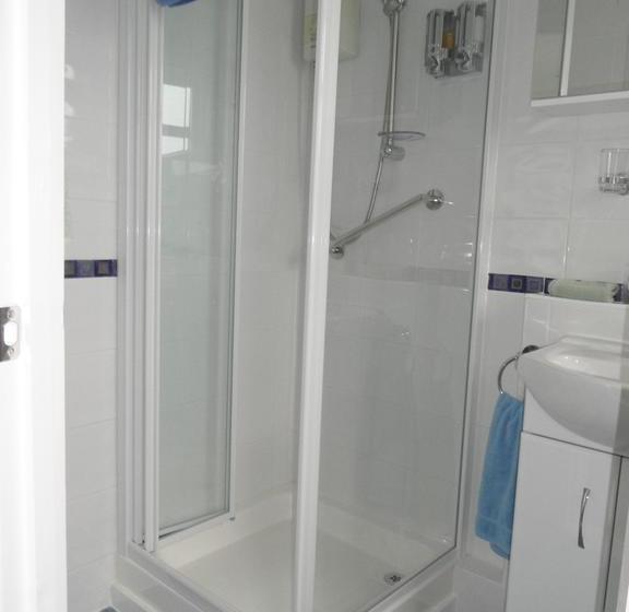 تختخواب و صبحانه Monterey Pines