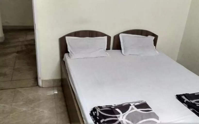 Hotelli Adarsh Lodge