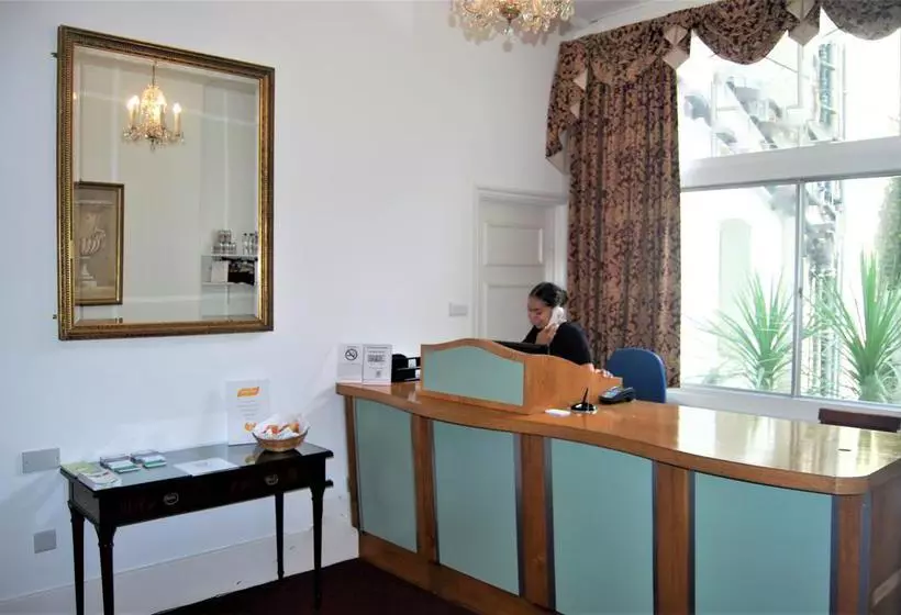 Albany Hotel