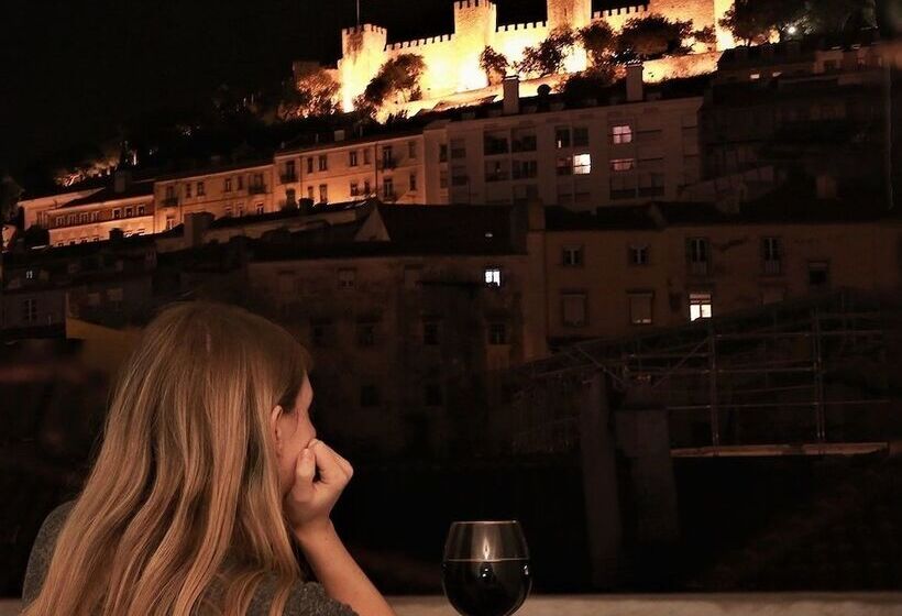 هاستل We Love F Tourists