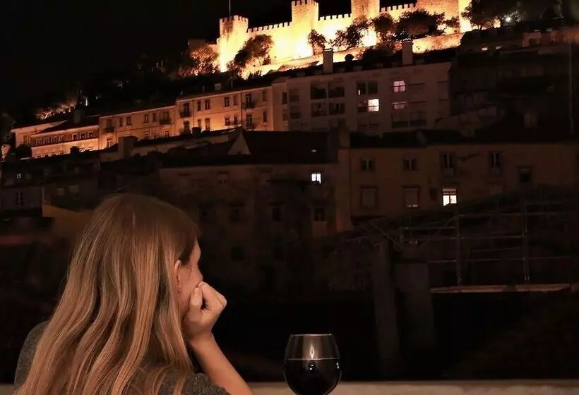 هاستل We Love F Tourists