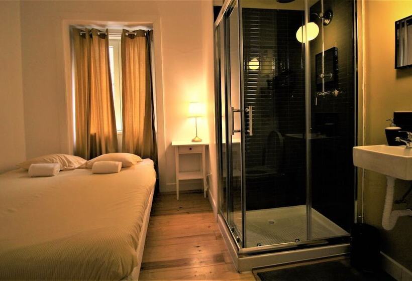 هاستل We Love F Tourists