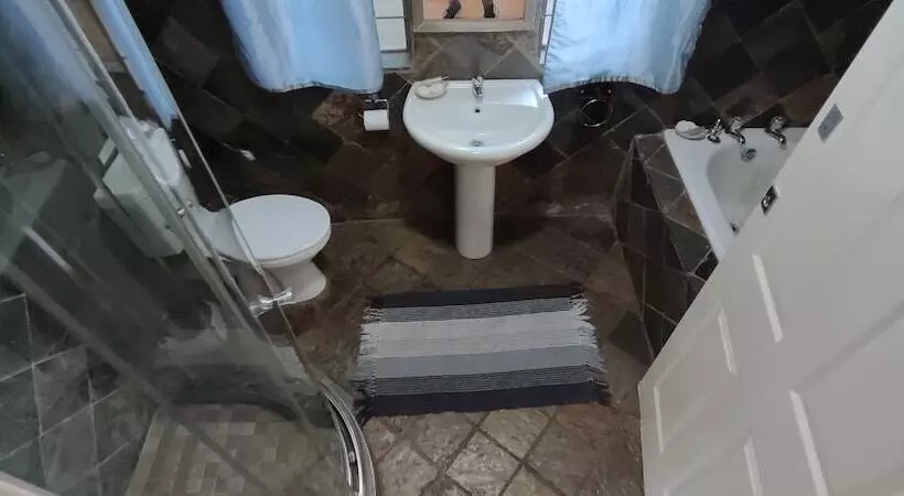 تختخواب و صبحانه Premiere Guesthouse