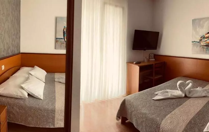 ベッドアンドブレックファースト Sobe/rooms Riva