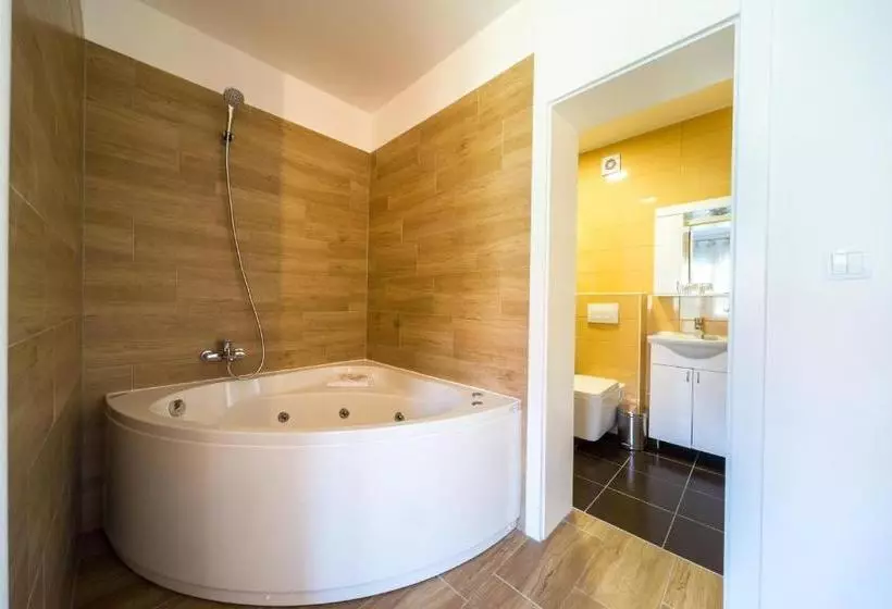 Aamiaismajoitus (B&B) Villa Gradski Vrt