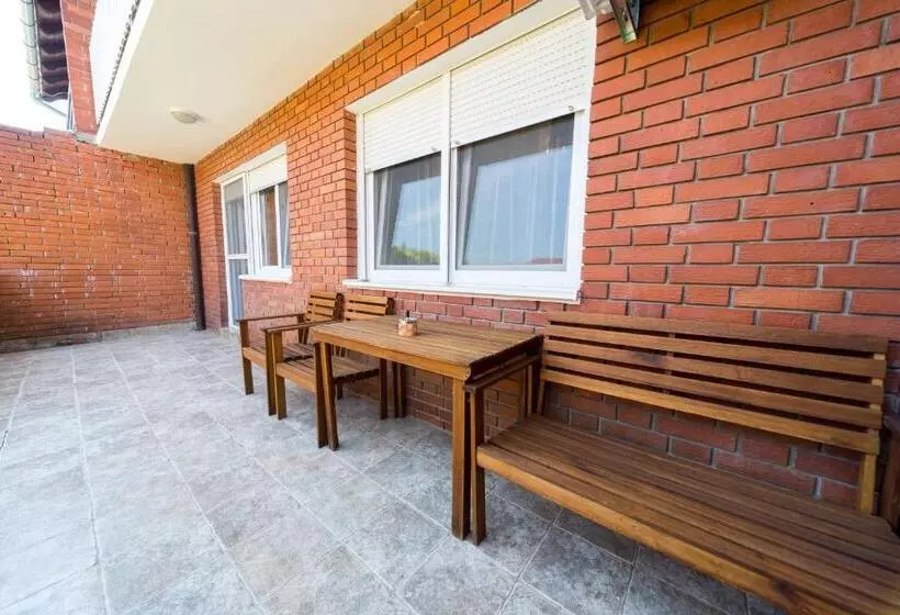 Aamiaismajoitus (B&B) Villa Gradski Vrt