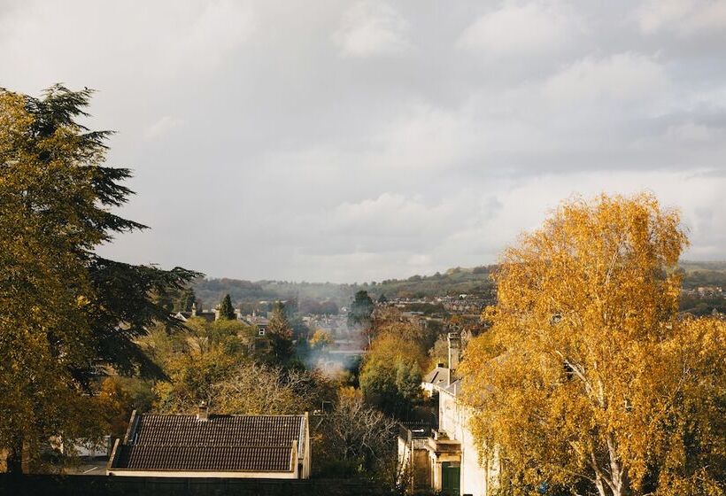 פונדק Tyndall Villa Boutique B&b