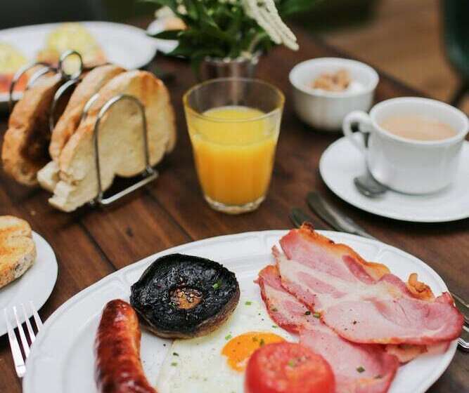 פונדק Tyndall Villa Boutique B&b