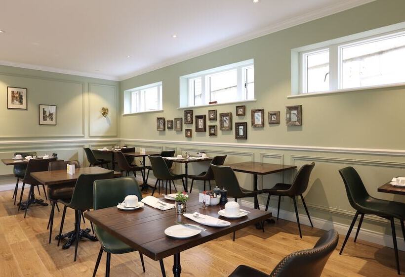 פונדק Tyndall Villa Boutique B&b