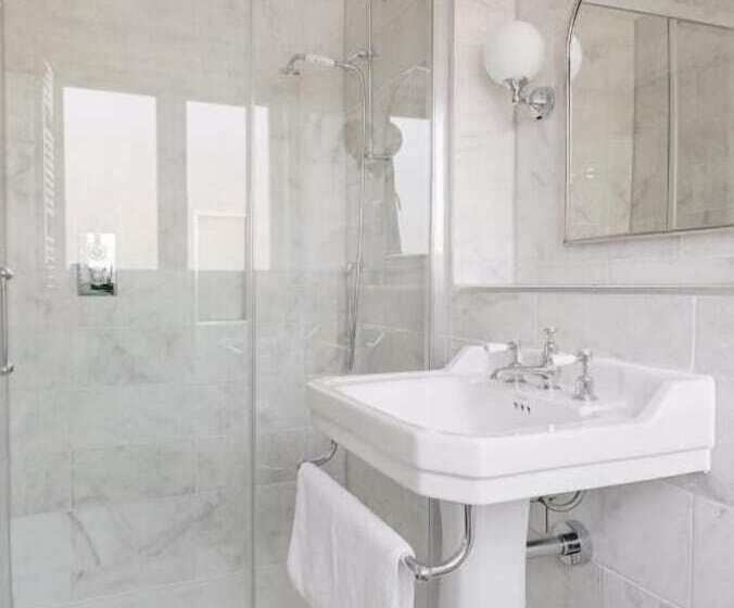 פונדק Tyndall Villa Boutique B&b