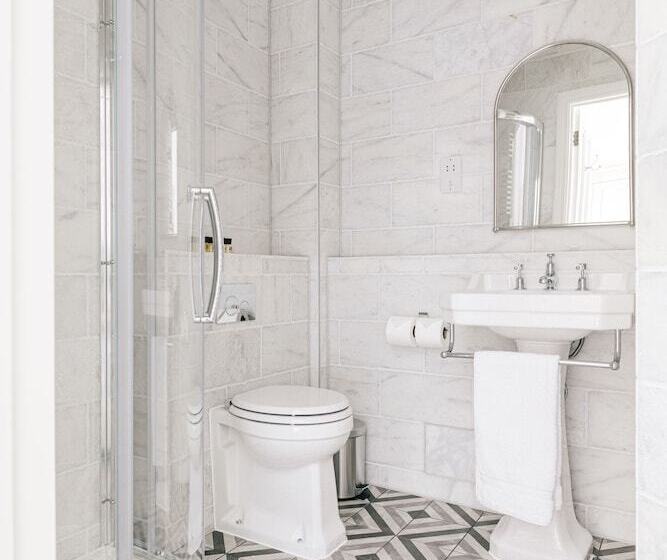 פונדק Tyndall Villa Boutique B&b