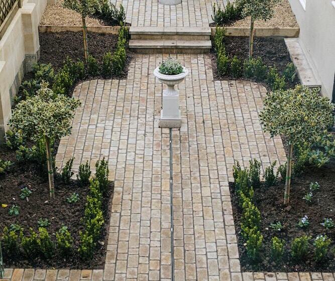 פונדק Tyndall Villa Boutique B&b