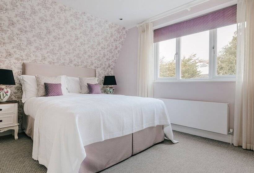 פונדק Tyndall Villa Boutique B&b