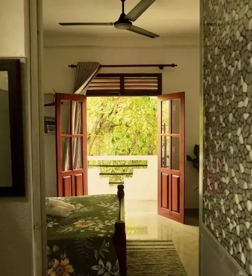 تختخواب و صبحانه Sea Life Guest & Surf House