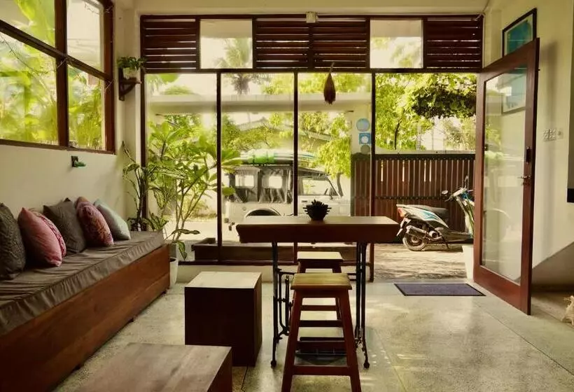 تختخواب و صبحانه Sea Life Guest & Surf House