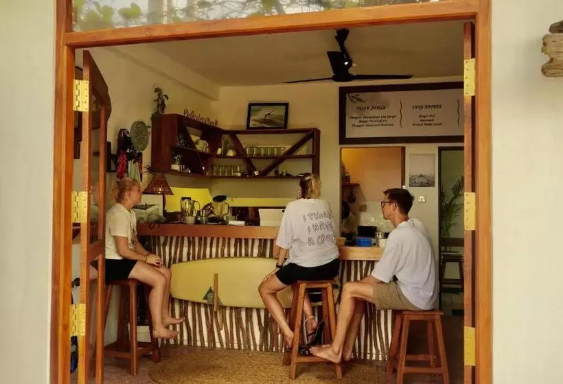 تختخواب و صبحانه Sea Life Guest & Surf House