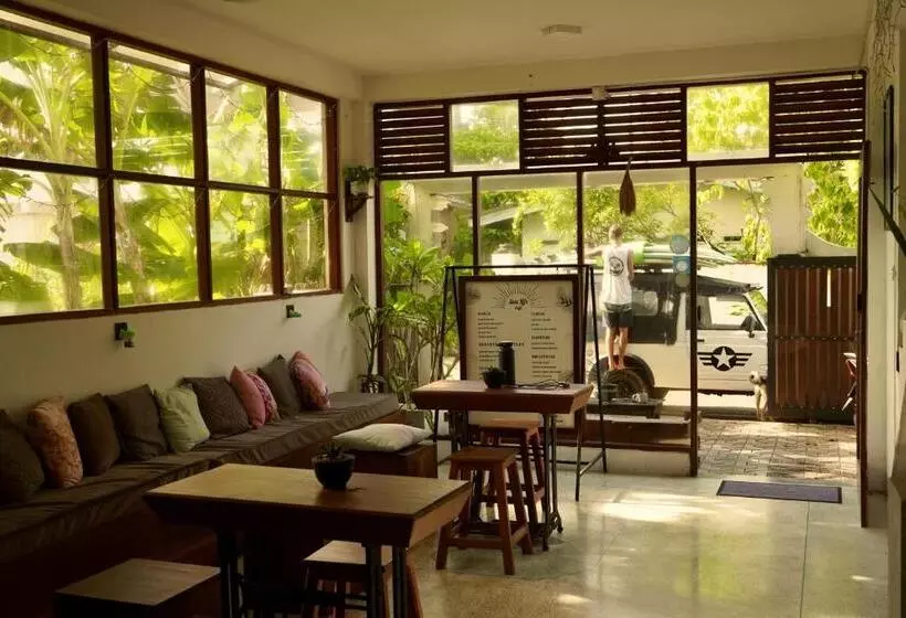 تختخواب و صبحانه Sea Life Guest & Surf House