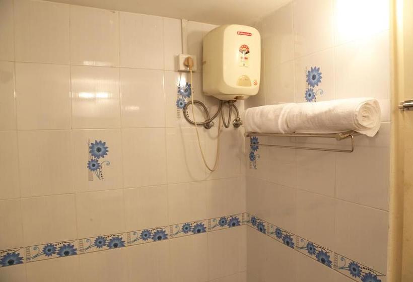 ホテル Oyo Rooms Renai Medicity Palarivattom