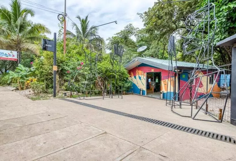 ホテル Selina Tamarindo