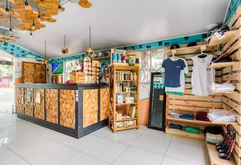 ホテル Selina Tamarindo