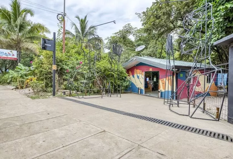 ホテル Selina Tamarindo