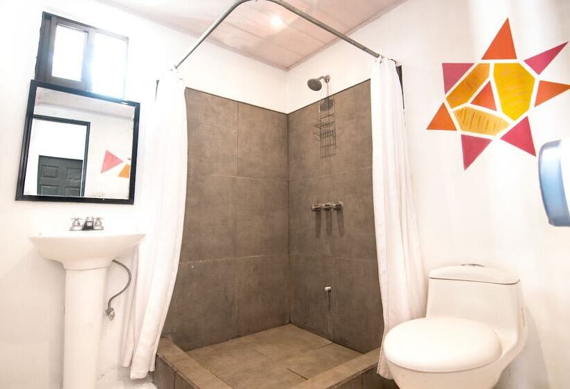 בית מלון כפרי Selina Tamarindo