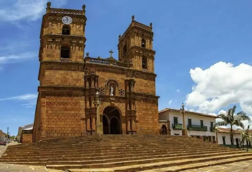 ホテル Victoria Barichara