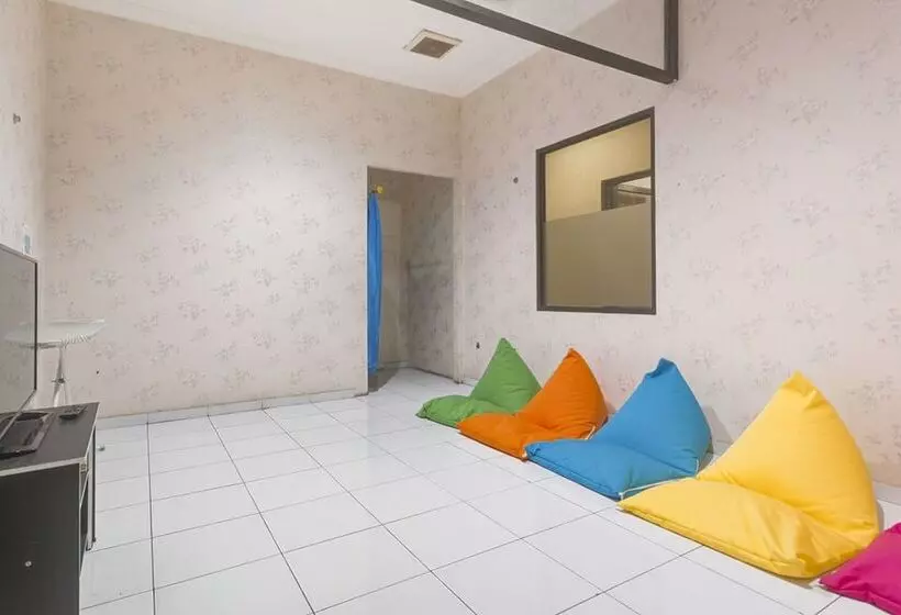 Reddoorz Hostel @ Pondok Backpacker Malang