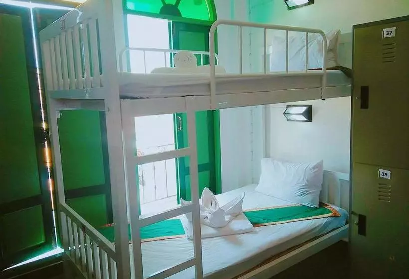 Retkeilymaja Siri Krabi