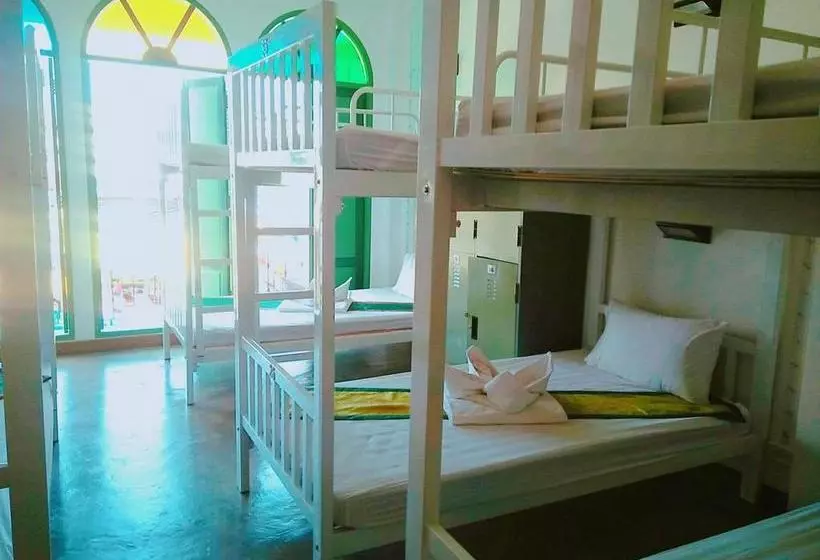 Retkeilymaja Siri Krabi