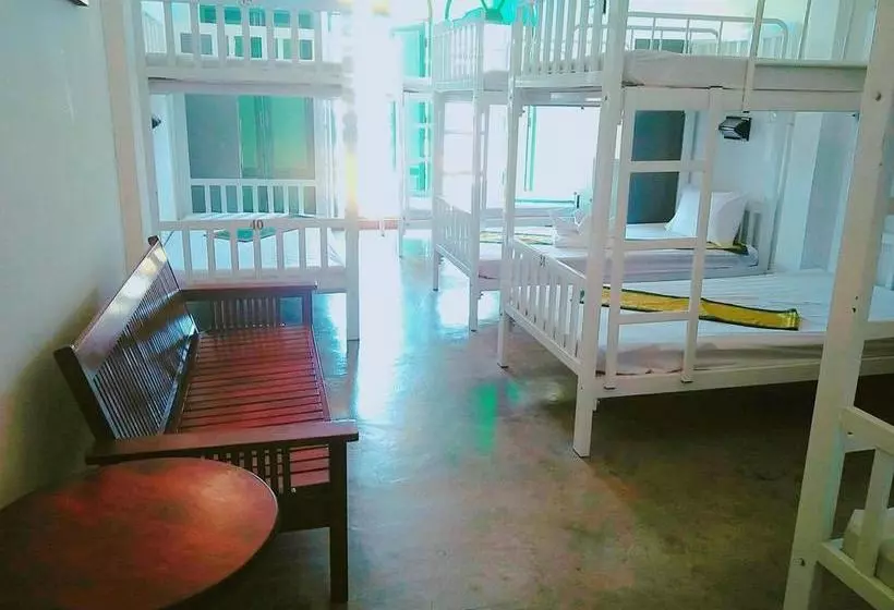 Retkeilymaja Siri Krabi