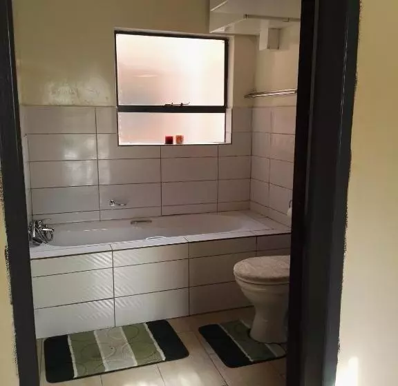 تختخواب و صبحانه Khamanzi Lodge