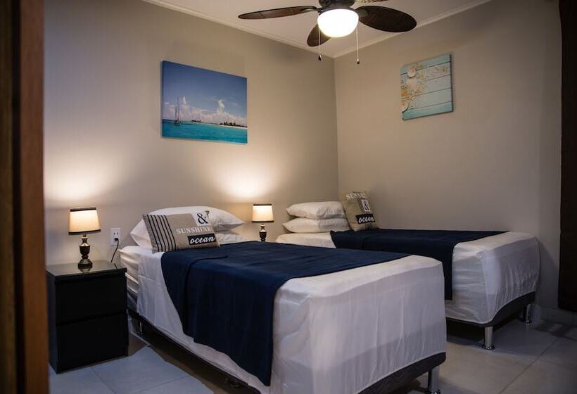 تختخواب و صبحانه The Pier Beach Inn & Suites