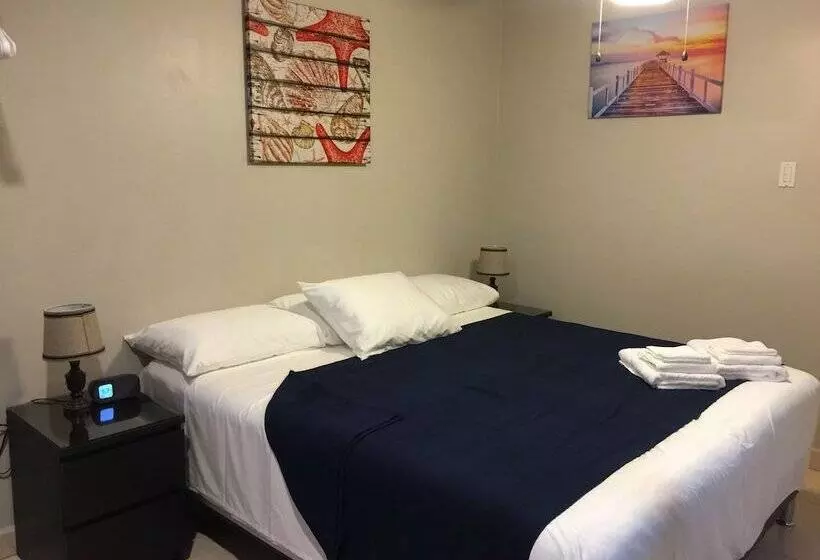 تختخواب و صبحانه The Pier Beach Inn & Suites