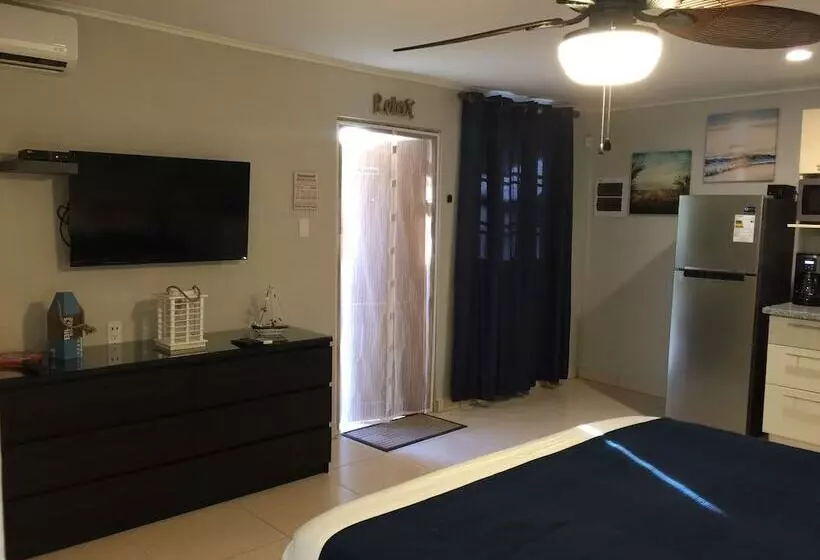 تختخواب و صبحانه The Pier Beach Inn & Suites