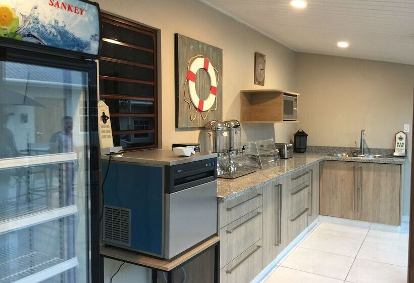 تختخواب و صبحانه The Pier Beach Inn & Suites