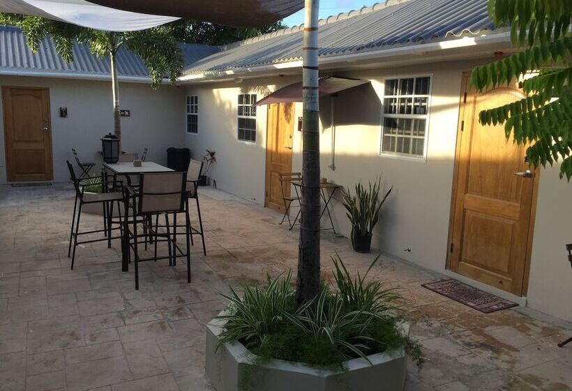 تختخواب و صبحانه The Pier Beach Inn & Suites