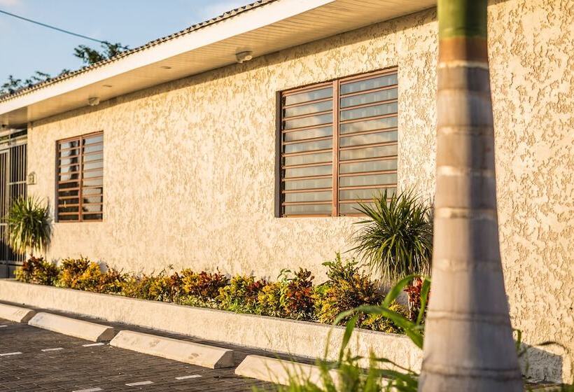 تختخواب و صبحانه The Pier Beach Inn & Suites