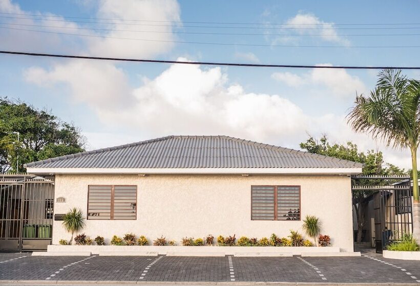 تختخواب و صبحانه The Pier Beach Inn & Suites