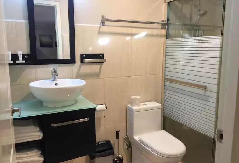 تختخواب و صبحانه The Pier Beach Inn & Suites