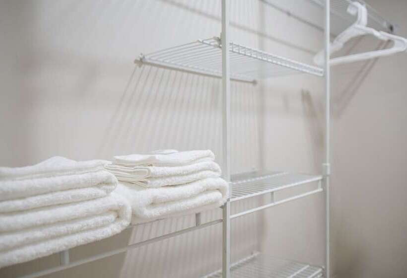 تختخواب و صبحانه The Pier Beach Inn & Suites