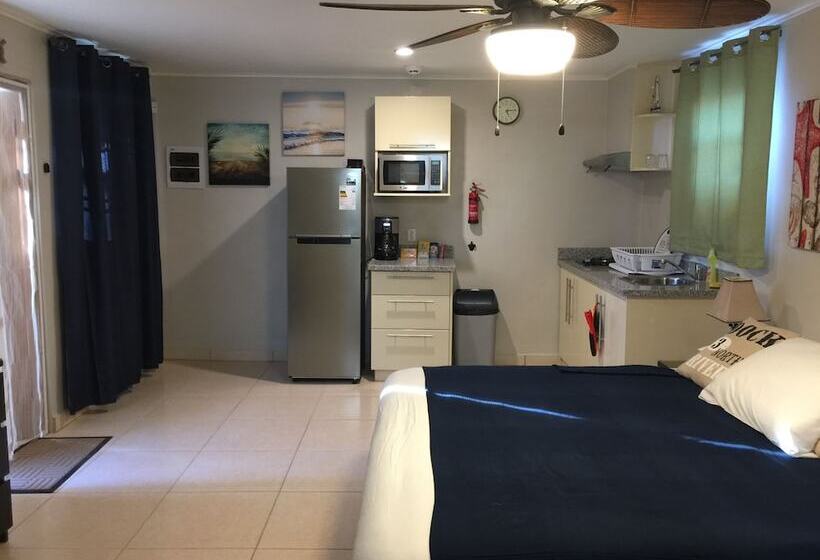 تختخواب و صبحانه The Pier Beach Inn & Suites