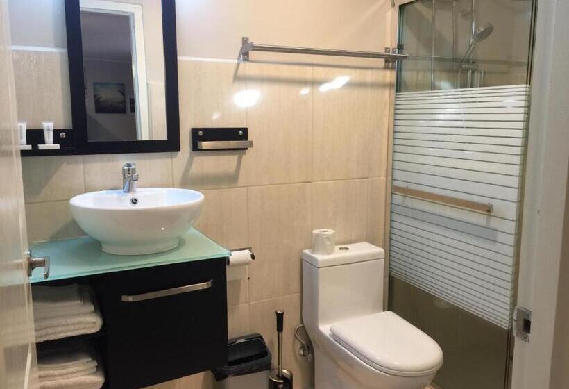 تختخواب و صبحانه The Pier Beach Inn & Suites