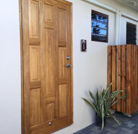 تختخواب و صبحانه The Pier Beach Inn & Suites