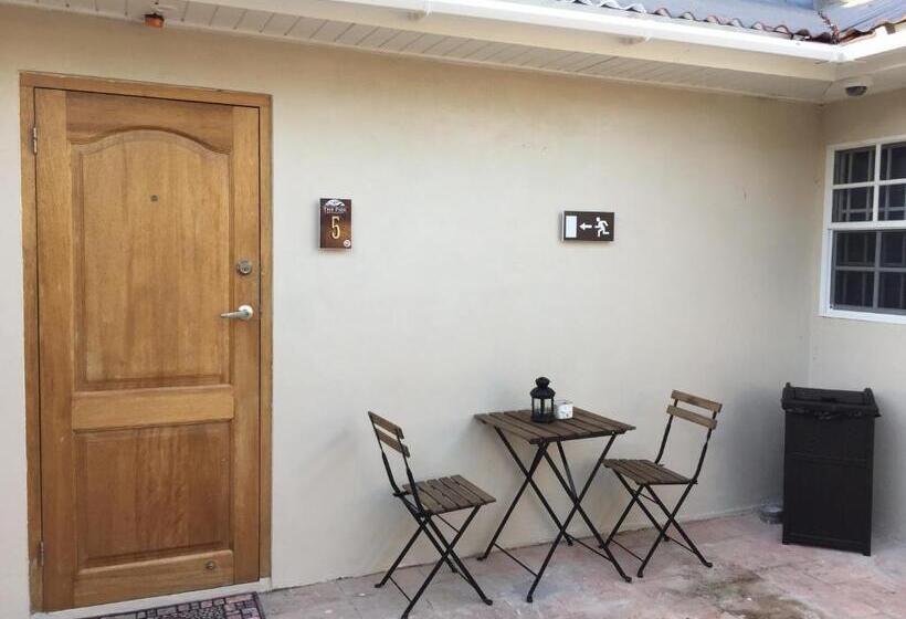 تختخواب و صبحانه The Pier Beach Inn & Suites