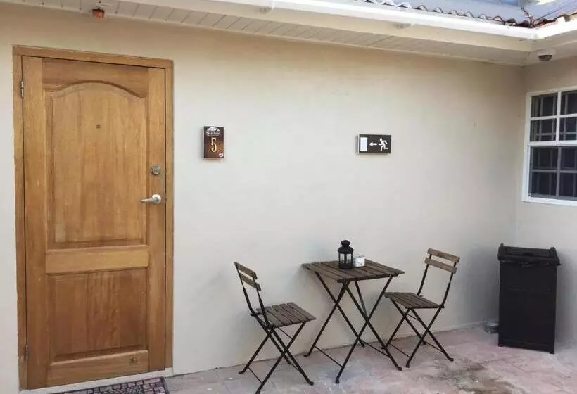 تختخواب و صبحانه The Pier Beach Inn & Suites