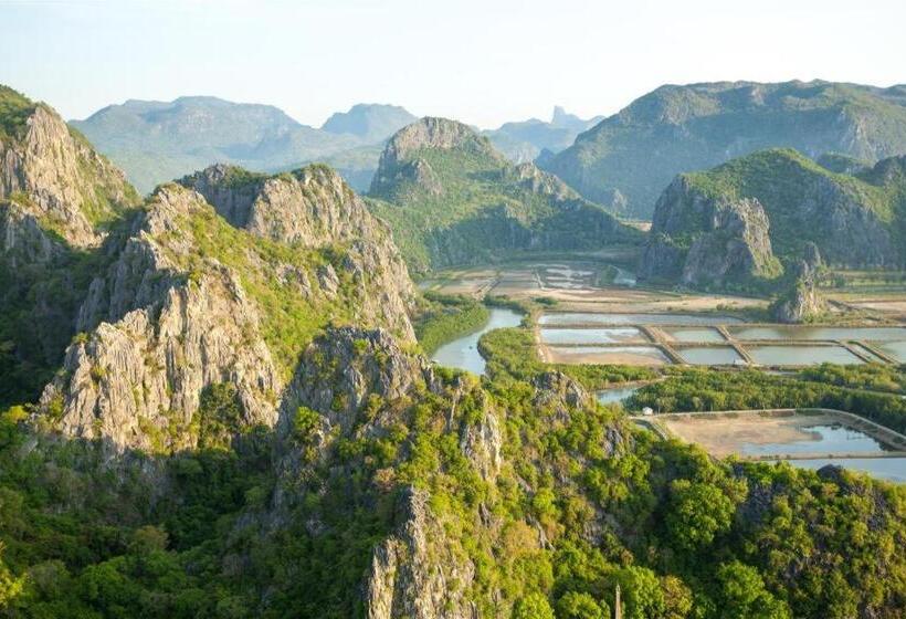 בית מלון כפרי Varinah Resort