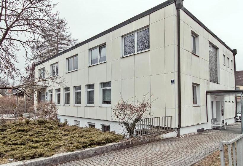 Carl Hostel München