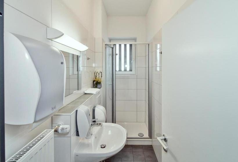 Carl Hostel München