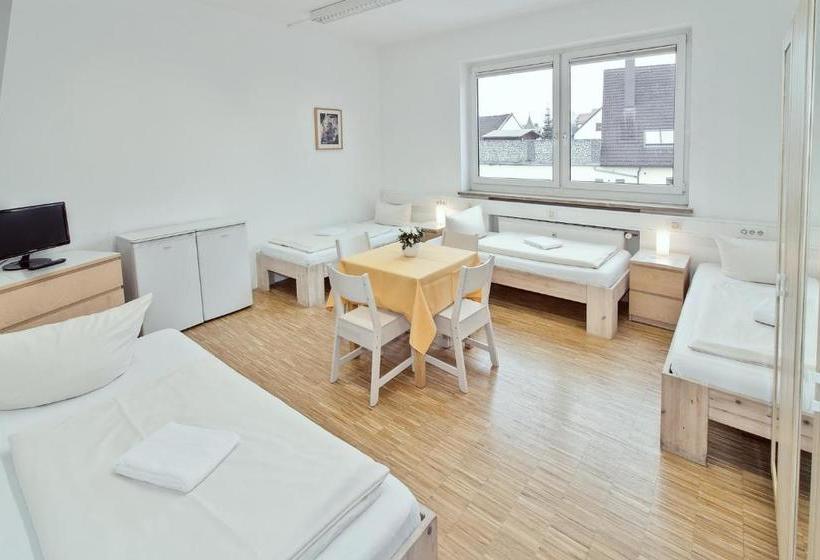 Carl Hostel München